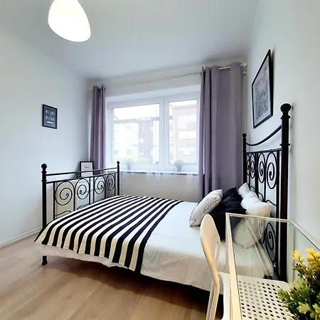 W Gdyni - Plac Gornoslaski I *